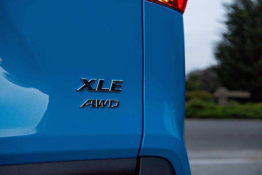 Детали экстерьера Toyota RAV4 XLE AWD 2018 года  (NA) (фото 26 из 34)